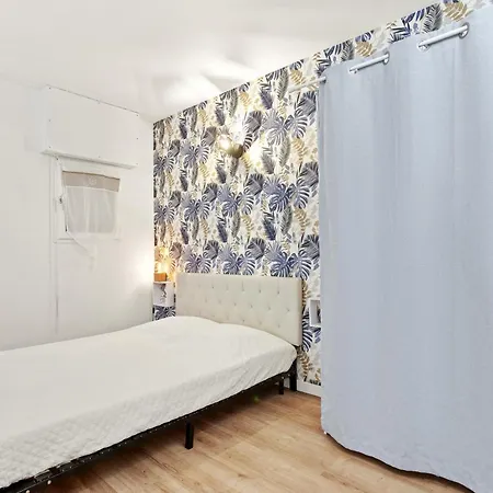 Beau Studio Avec Terrasse St Maxime 아파트
