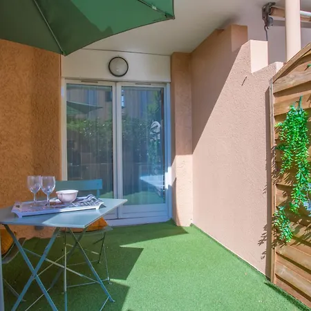 Beau Studio Avec Terrasse St Maxime Sainte-Maxime